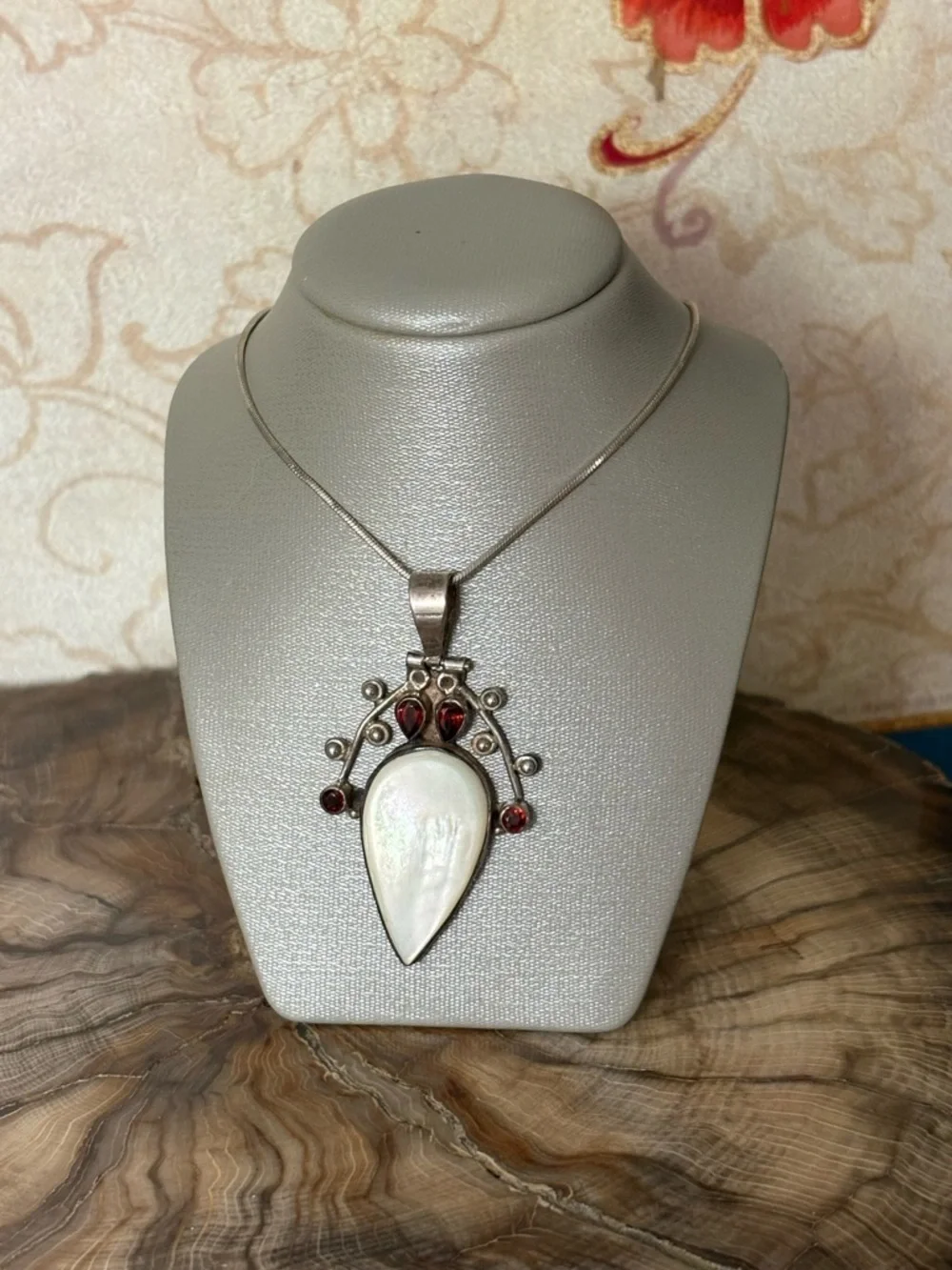 Sterling Silver Balinese Mother of Pearl and Garnet Pendant - Picture 1 of 6